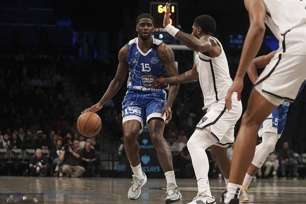 鹈鹕队外援表现抢眼,帮助球队胜出 鹈鹕队外援表现抢眼,帮助球队胜出