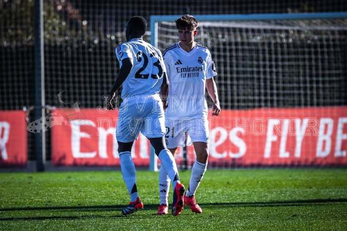 皇马新援首秀大获成功,球迷掌声不断 皇马新援首秀大获成功,球迷掌声不断