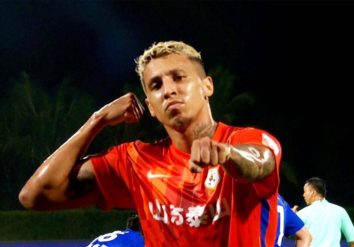 亚眠球队客场取得惊人逆转胜利 亚眠球队客场取得惊人逆转胜利