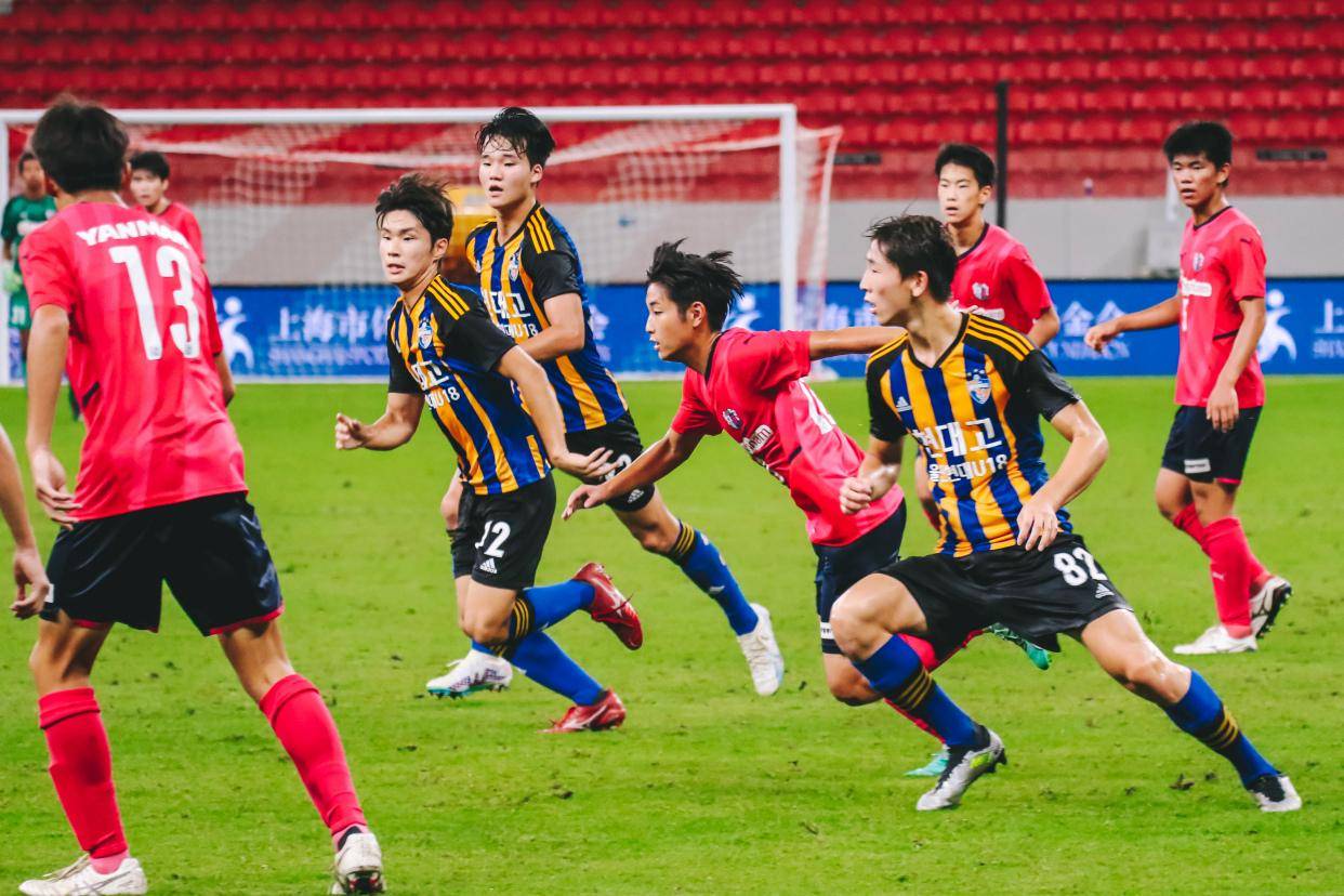 区域足球比赛中球队锋煞回眸,技高一筹 区域足球比赛中球队锋煞回眸,技高一筹