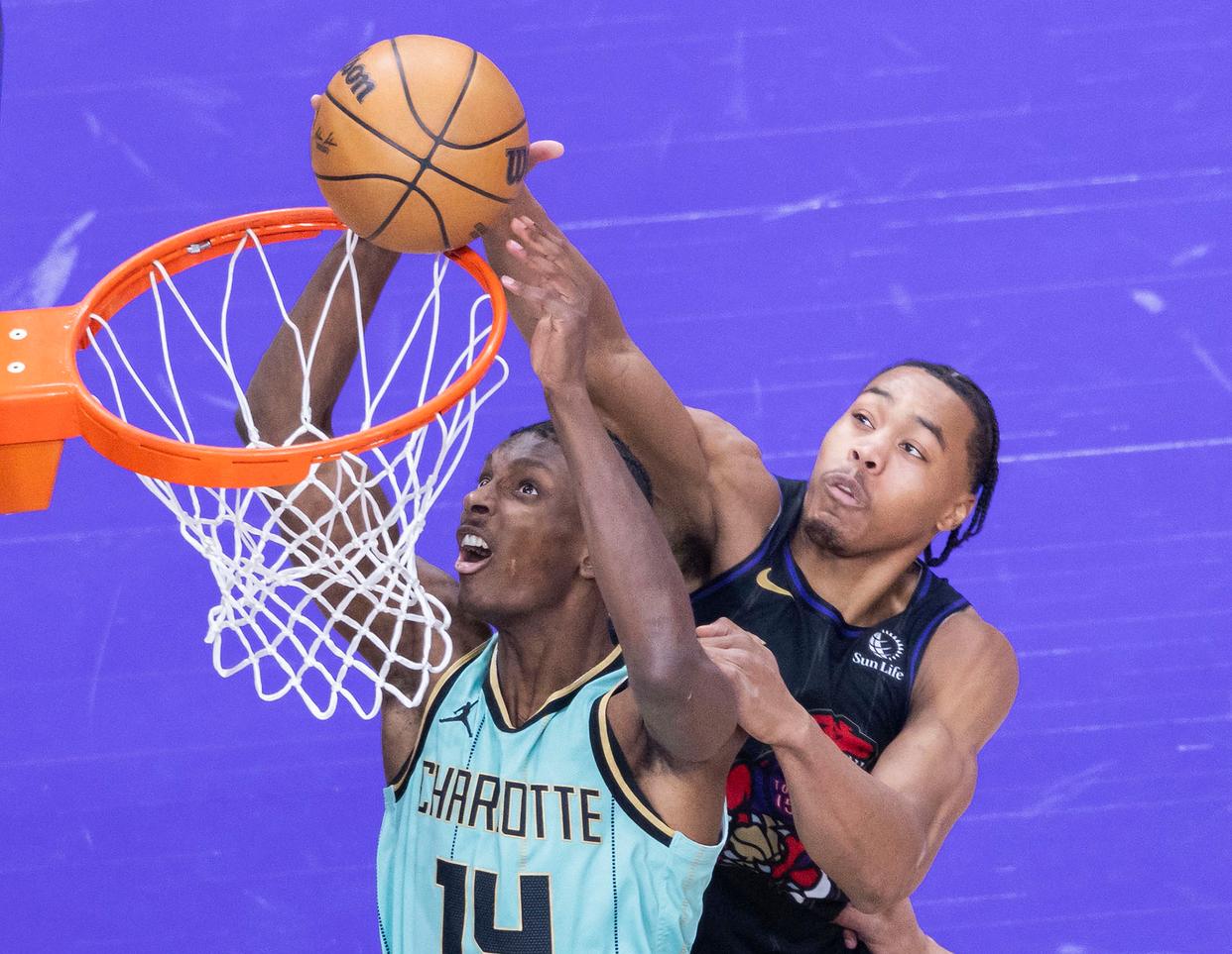 猛龙主场凯旋,主力联袂突破实现进球 猛龙主场凯旋,主力联袂突破实现进球