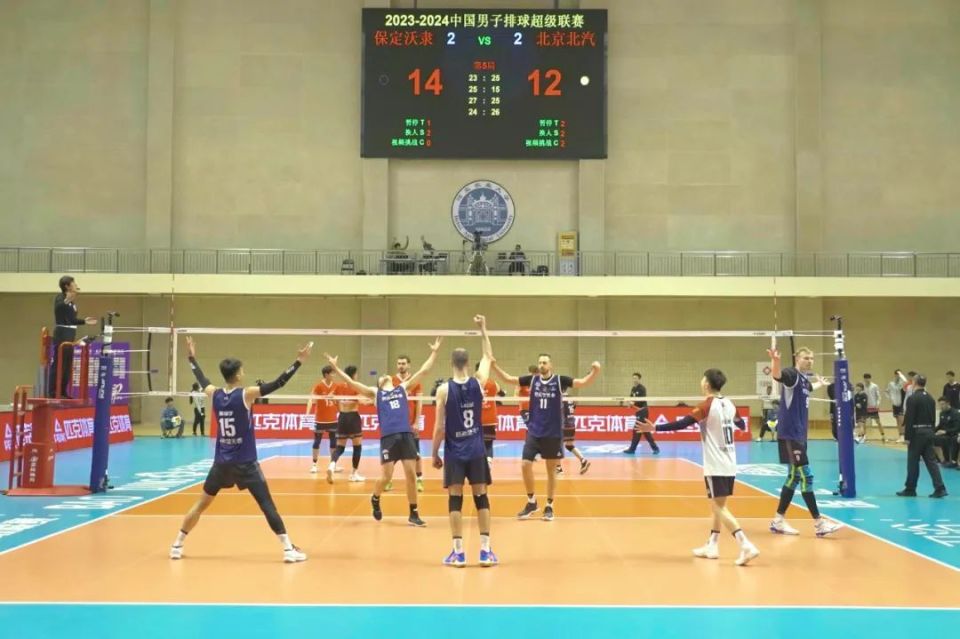 球员们协作默契,战胜强敌 球员们协作默契,战胜强敌