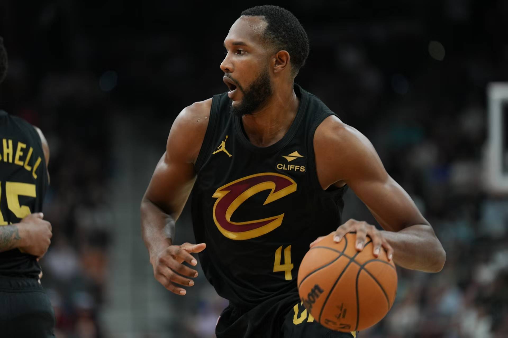 骑士大胜,再下一城挤进季后赛 骑士大胜,再下一城挤进季后赛