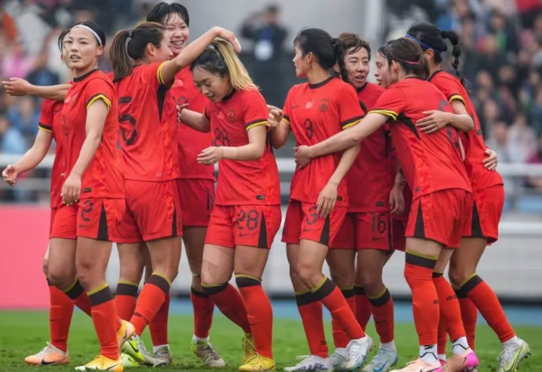 激情燃烧!女足赛场掀起高潮 激情燃烧!女足赛场掀起高潮