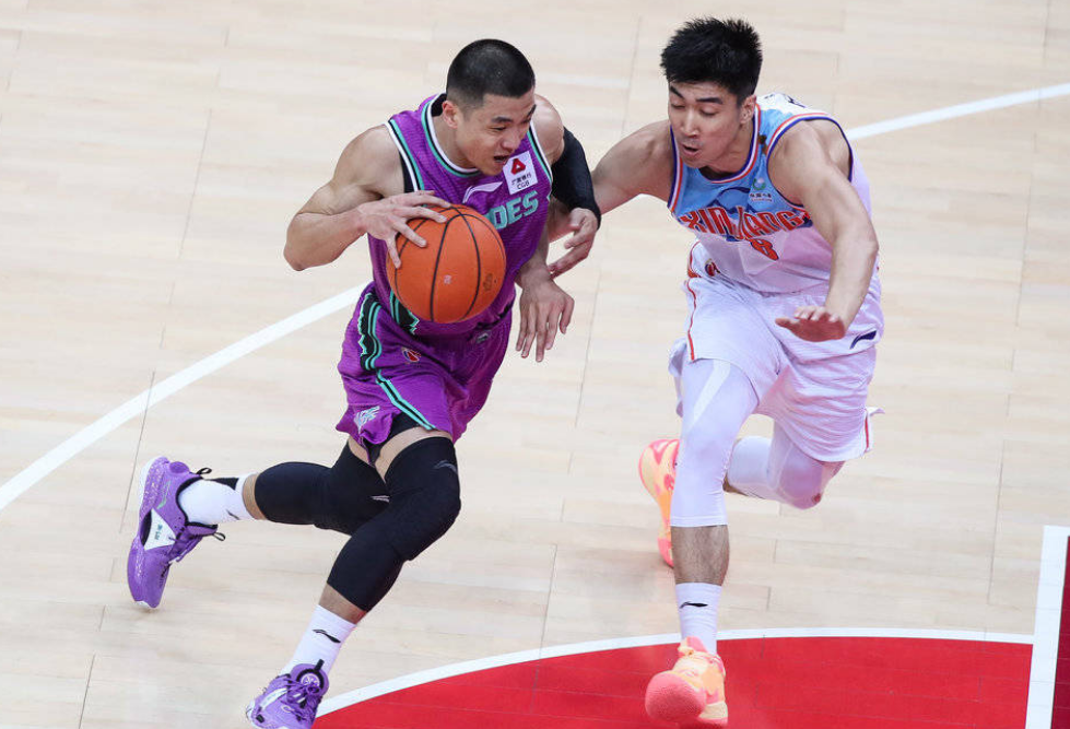 贵阳男篮在关键时刻斩获胜利 贵阳男篮在关键时刻斩获胜利