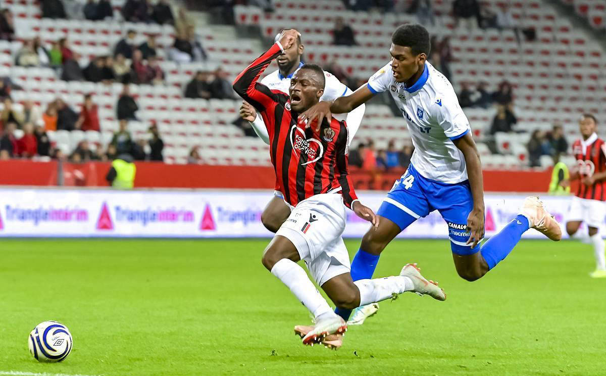 乌迪内斯连败陷困境,千钧一发绝境逢生 乌迪内斯连败陷困境,千钧一发绝境逢生