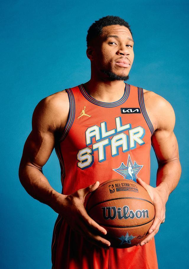 阿德托昆博贡献30+15,雄鹿轻取开拓者 阿德托昆博贡献30+15,雄鹿轻取开拓者