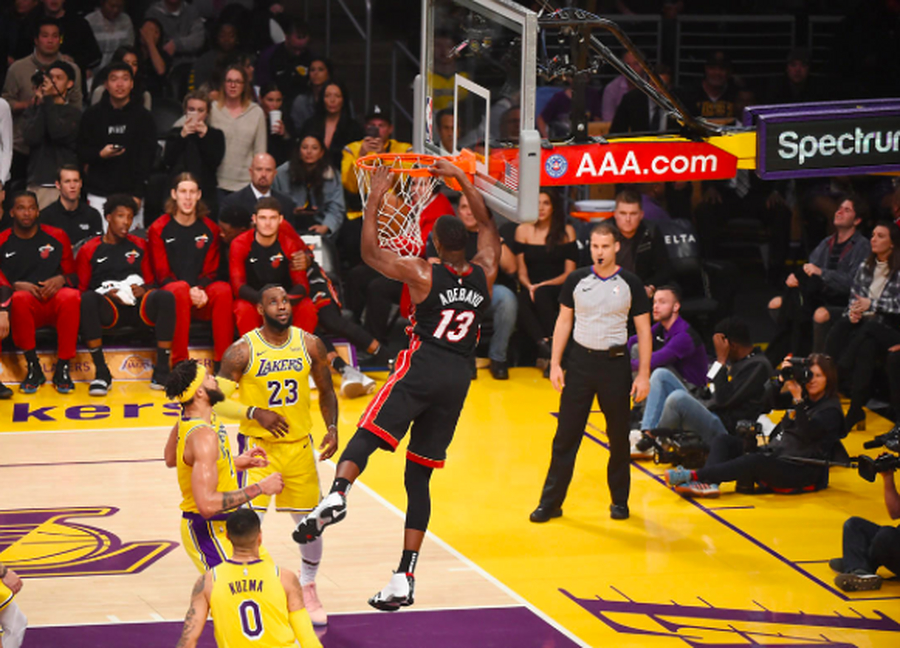 荷兰队攻防俱佳,实力增强不断 荷兰队攻防俱佳,实力增强不断