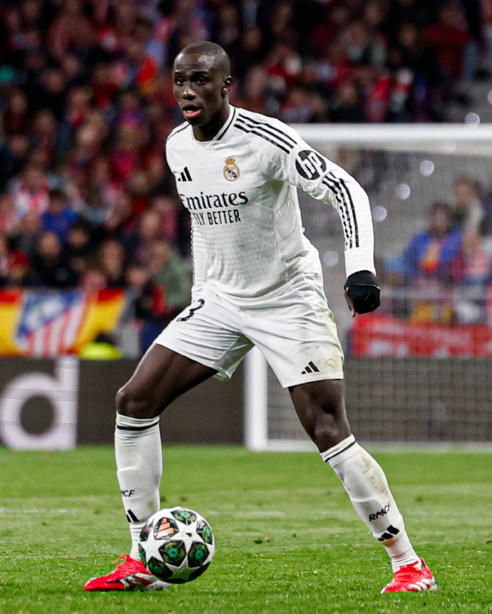 皇马门将受伤在身,球队战力减弱 皇马门将受伤在身,球队战力减弱