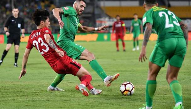 上港苦战取胜，稳固中游位置