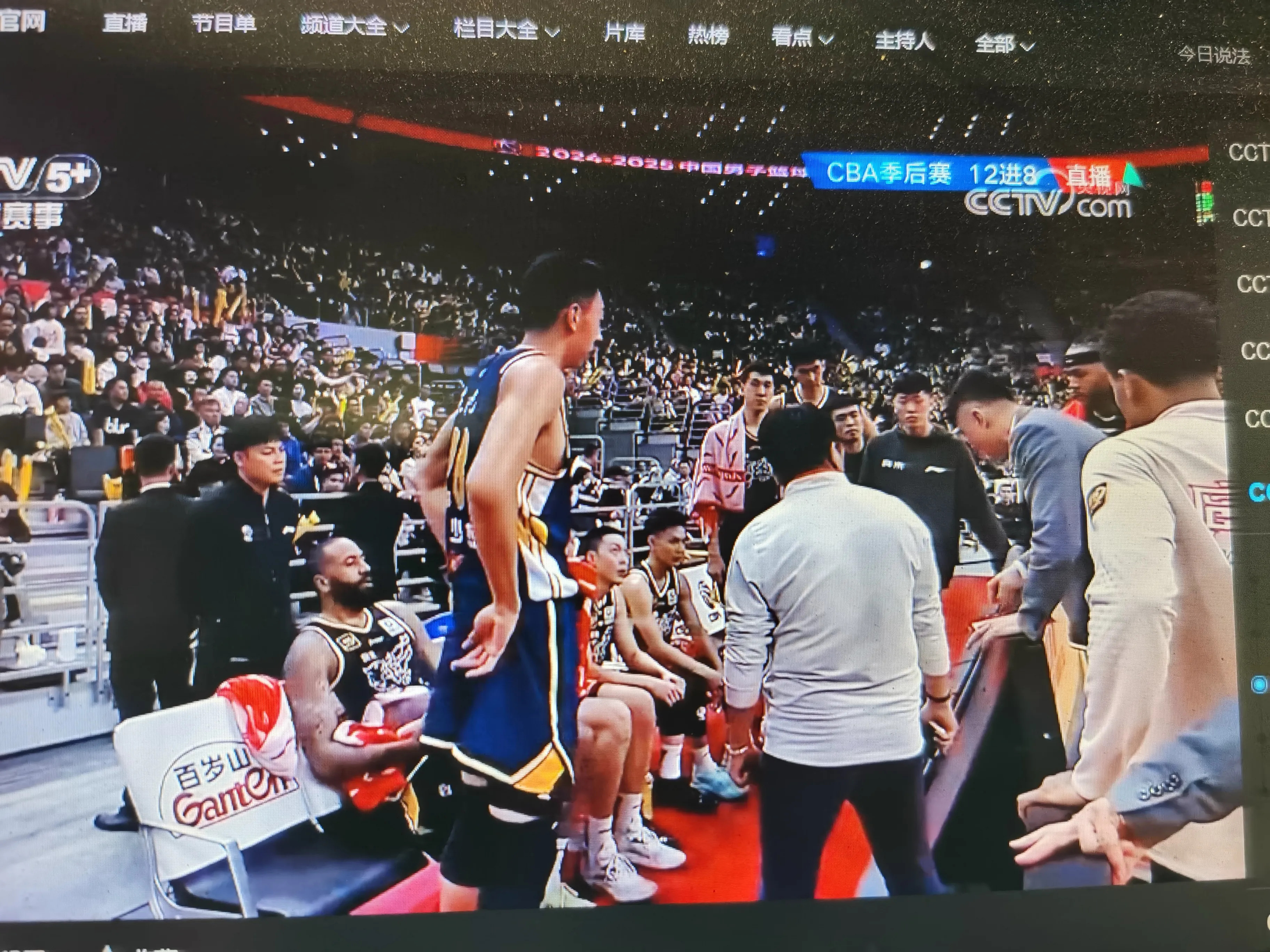 季后赛强队将在总决赛中争夺冠军 季后赛强队将在总决赛中争夺冠军