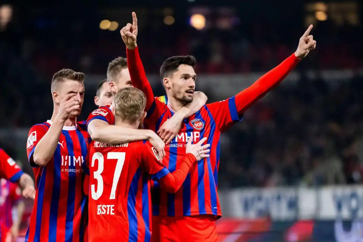 霍芬海姆客场逆转胜利，继续追赶前列球队